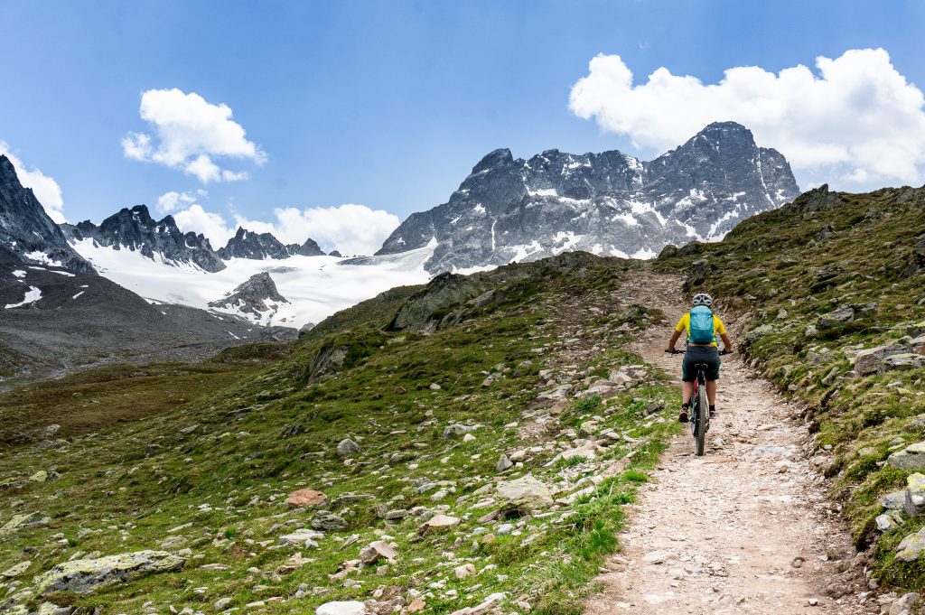 Travel Engadin  scaled